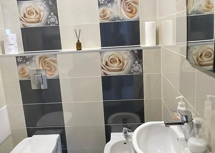 Sunny 2-bedrooms דירה *