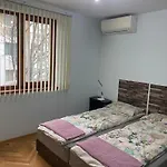 Sunny 2-bedrooms Апартамент *