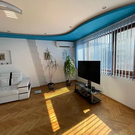Sunny 2-bedrooms