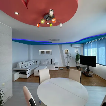 Апартамент Sunny 2-bedrooms *