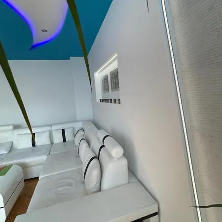 Sunny 2-bedrooms Apartment